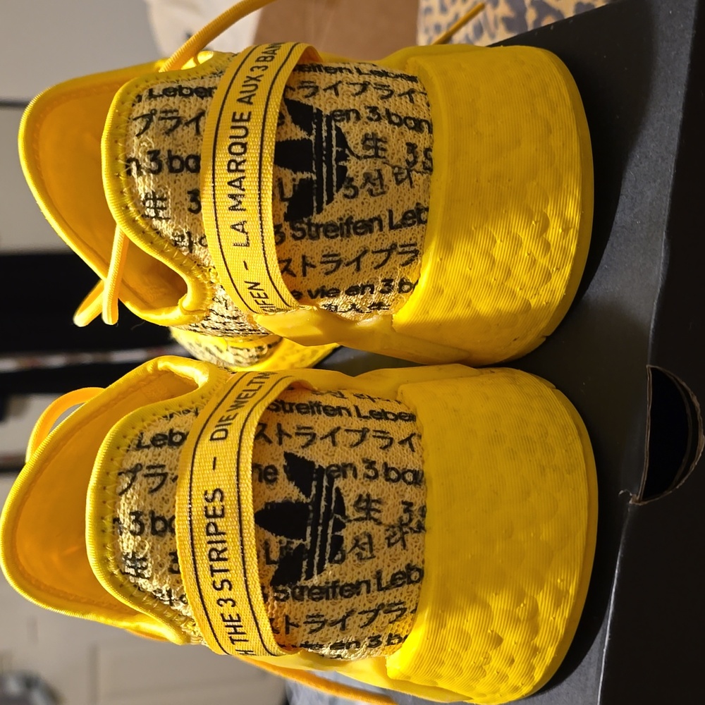 Sneakers - Picture 2 of 5